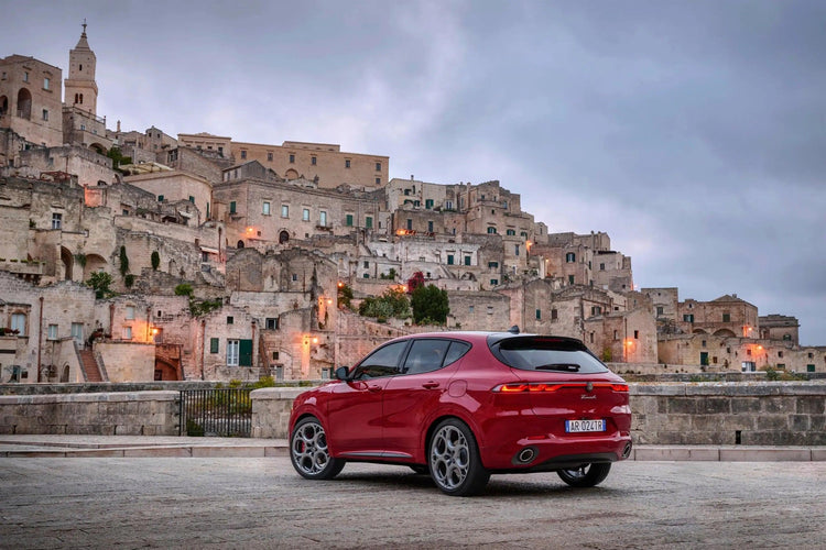 
                            Alfa-Romeo-Hangi-Ülkenin-Markasıdır 
                        